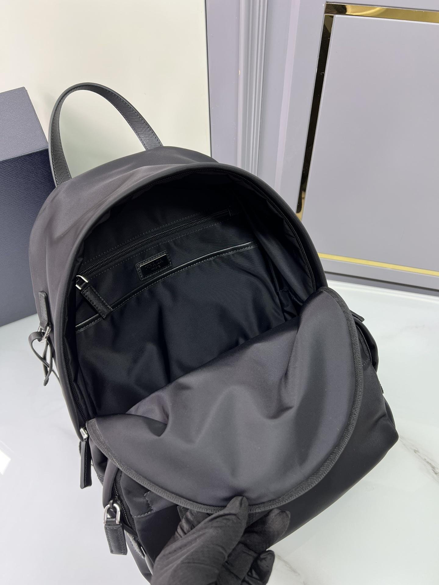 프라다 Nylon Triangle Logo Backpack