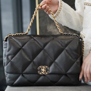 샤넬 19 플랩백 맥시 블랙 골드메탈