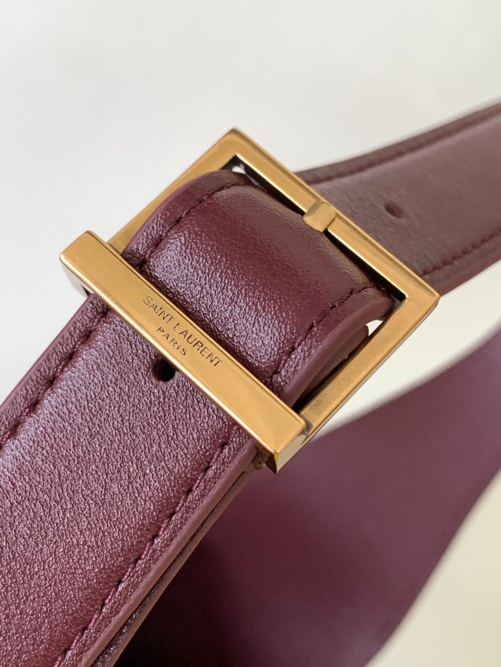 생로랑 Le 5 À 7 Supple Small In Grained Leather