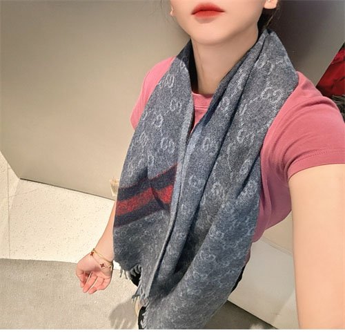 구찌 GG 웹 울 머플러