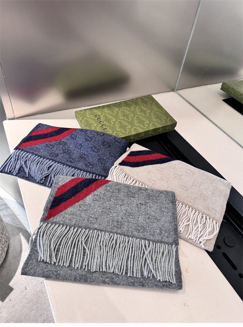 구찌 GG 웹 울 머플러