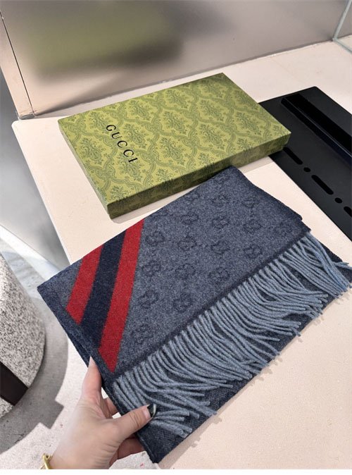 구찌 GG 웹 울 머플러