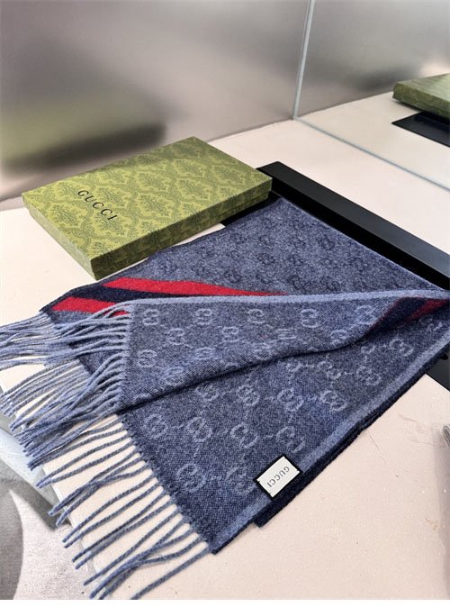 구찌 GG 웹 울 머플러