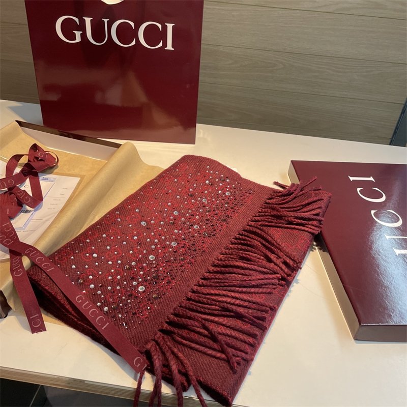 구찌 보르도 크리스털 장식 GG 울 스카프