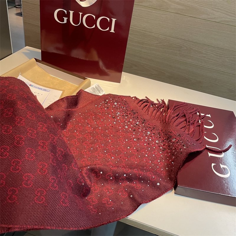 구찌 보르도 크리스털 장식 GG 울 스카프