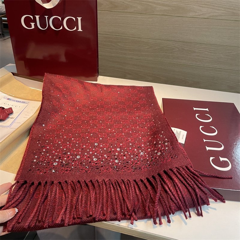 구찌 보르도 크리스털 장식 GG 울 스카프