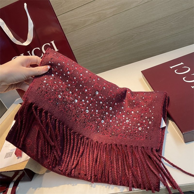 구찌 보르도 크리스털 장식 GG 울 스카프