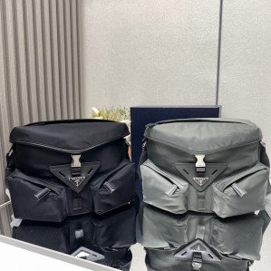 프라다 리나일론 포켓 가죽 숄더 백