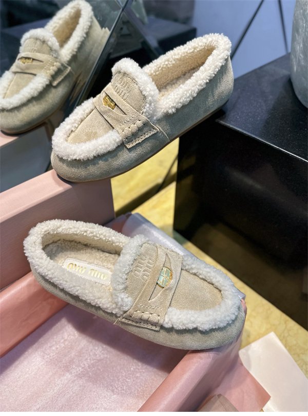 미우미우 시어링 스웨이드 페니 로퍼