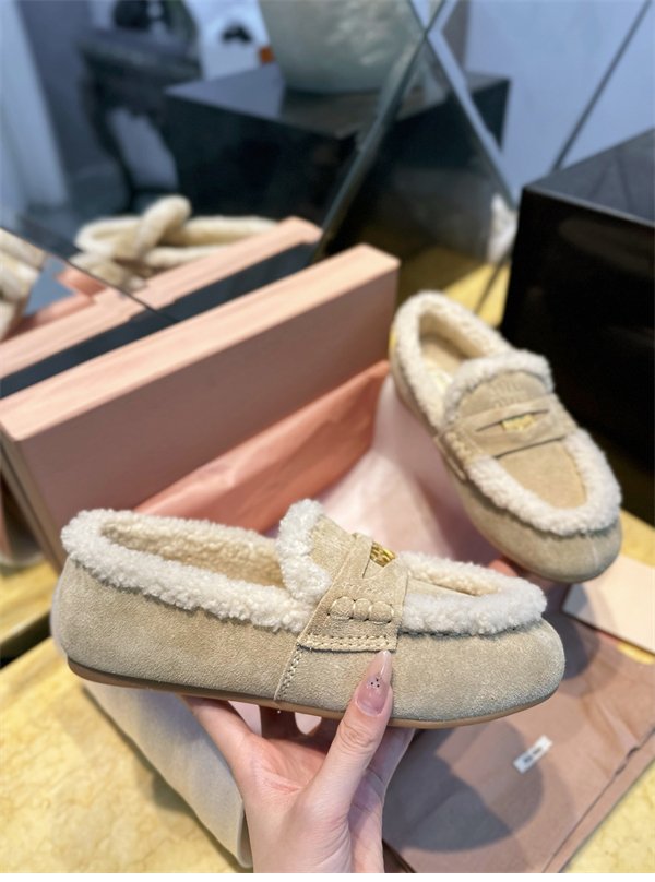 미우미우 시어링 스웨이드 페니 로퍼