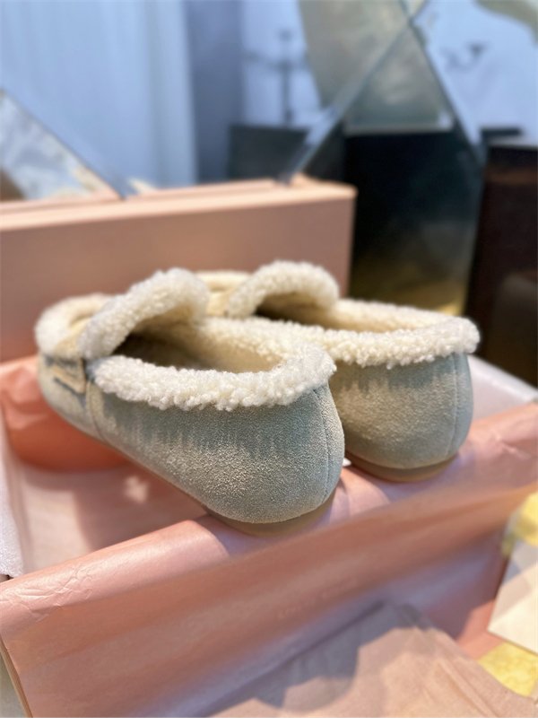 미우미우 시어링 스웨이드 페니 로퍼