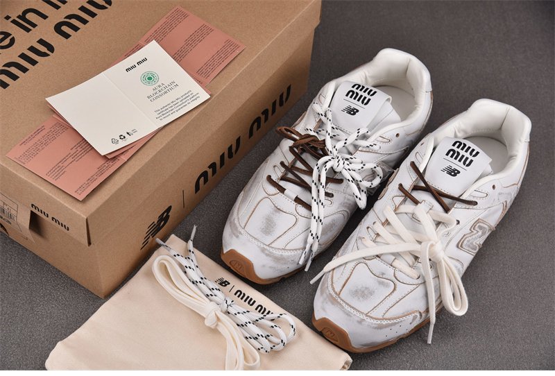 뉴발란스 x 미우미우 530 SL 빈티지 화이트