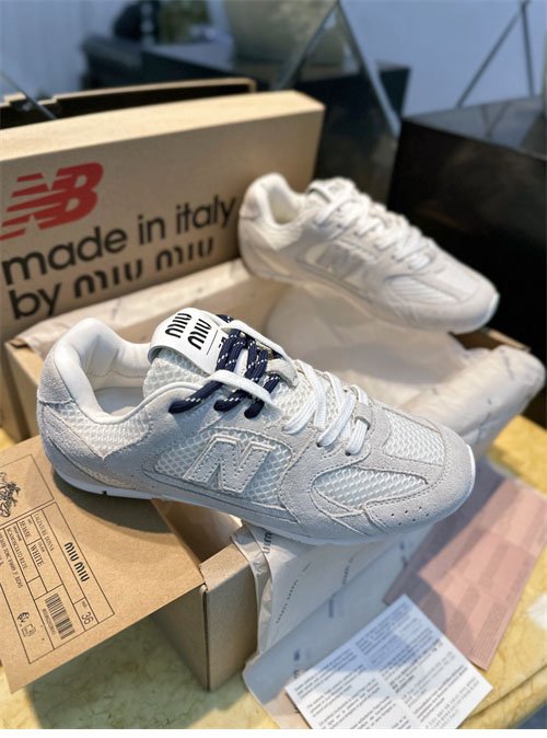 뉴발란스 x 미우미우 530 SL 스니커즈