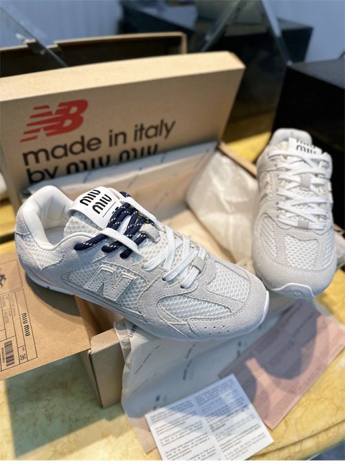 뉴발란스 x 미우미우 530 SL 스니커즈