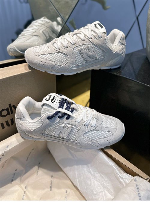 뉴발란스 x 미우미우 530 SL 스니커즈