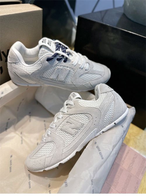 뉴발란스 x 미우미우 530 SL 스니커즈