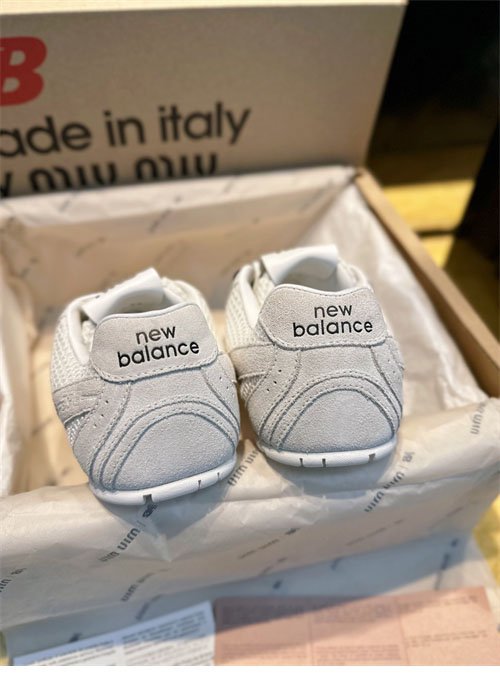 뉴발란스 x 미우미우 530 SL 스니커즈