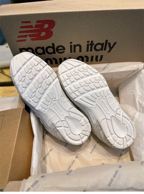 뉴발란스 x 미우미우 530 SL 스니커즈