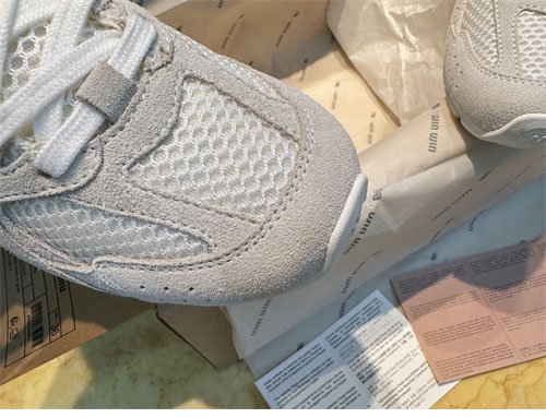 뉴발란스 x 미우미우 530 SL 스니커즈