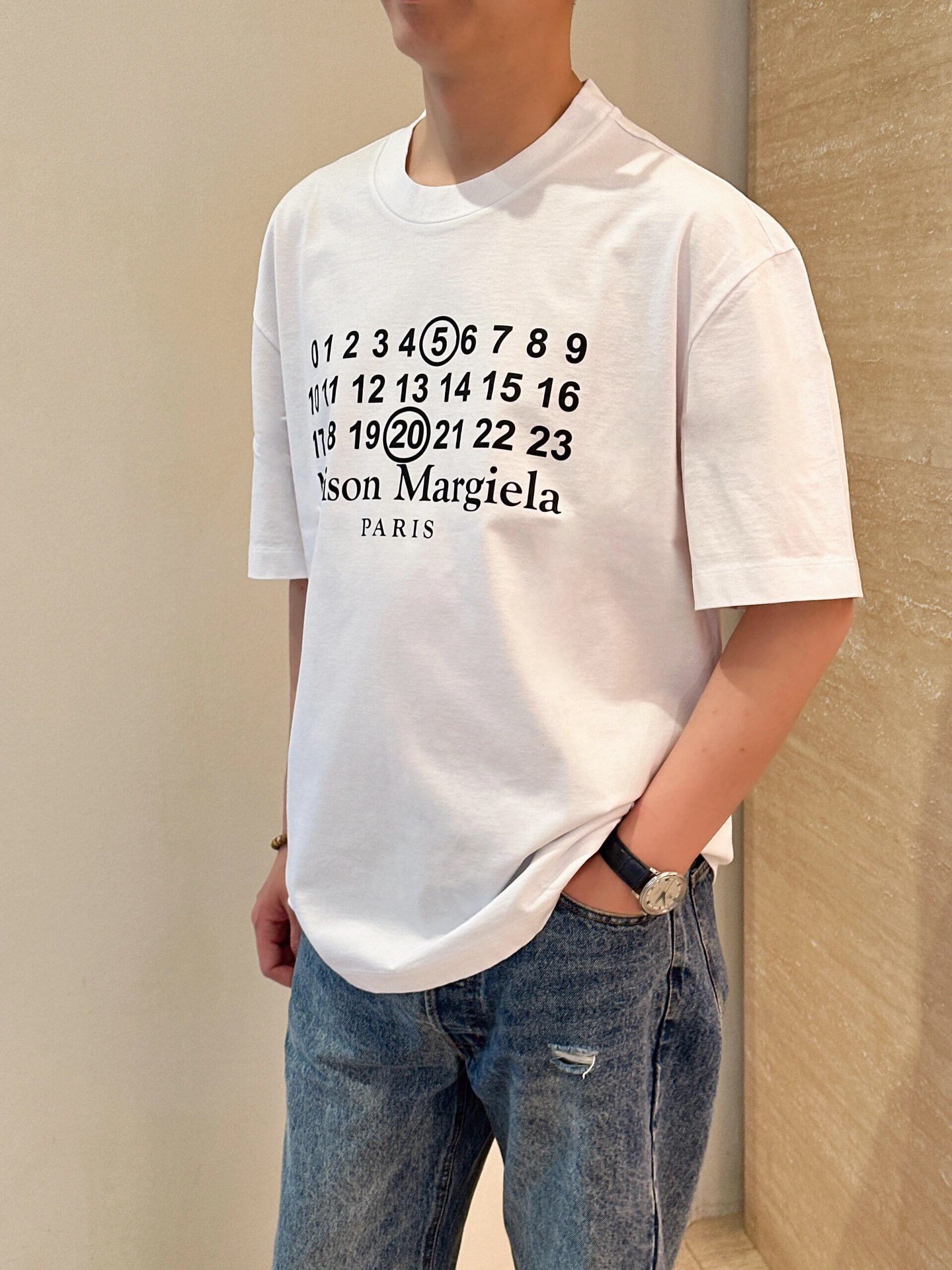 마르지엘라 MM6 시그니처 520 숫자 반팔 티셔츠 “2COLOR”