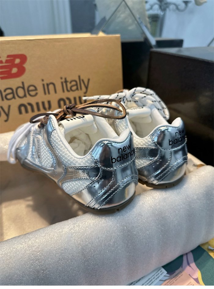 뉴발란스 x 미우미우 530 SL 메탈릭 가죽 메쉬 스니커즈