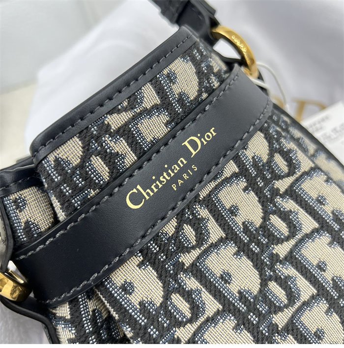 디올 스몰 C’est 쎄 백 오블리크 자카드
