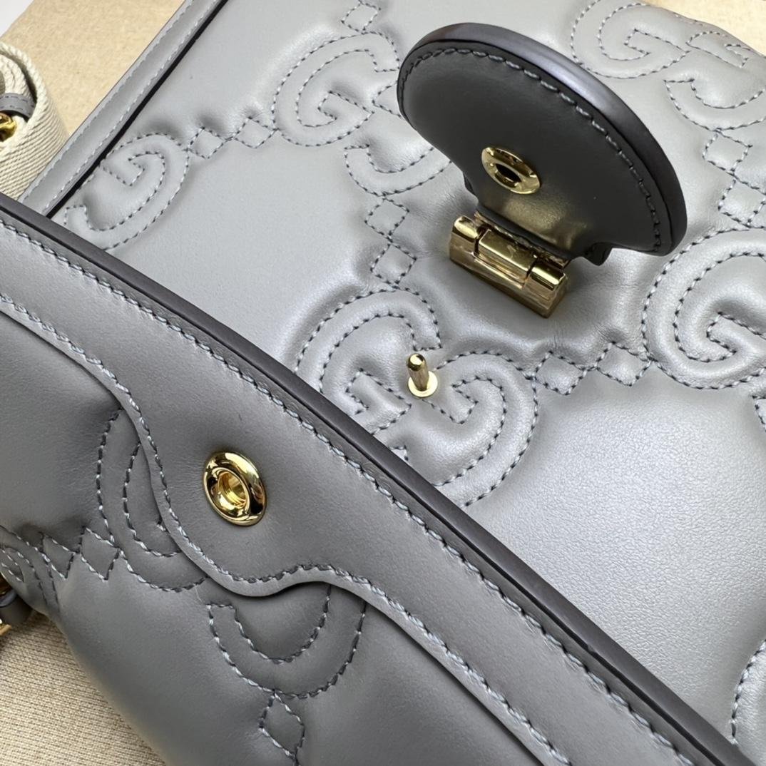 구찌 GG Matelasse Leather