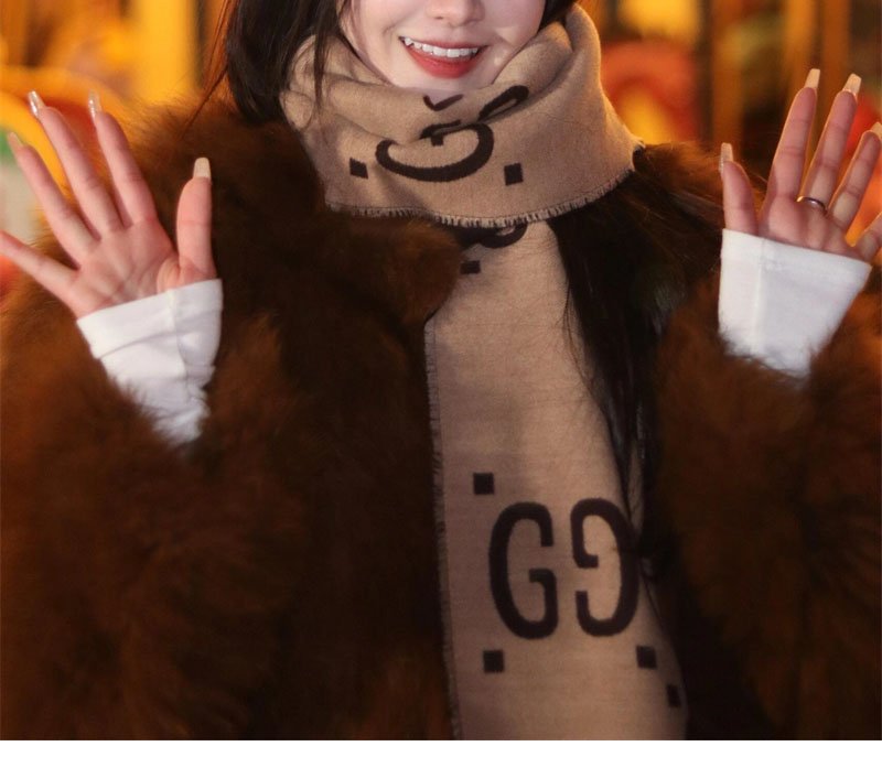 구찌 GG 자카드 울 실크 스카프