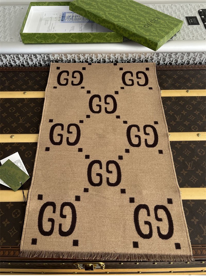 구찌 GG 자카드 울 실크 스카프