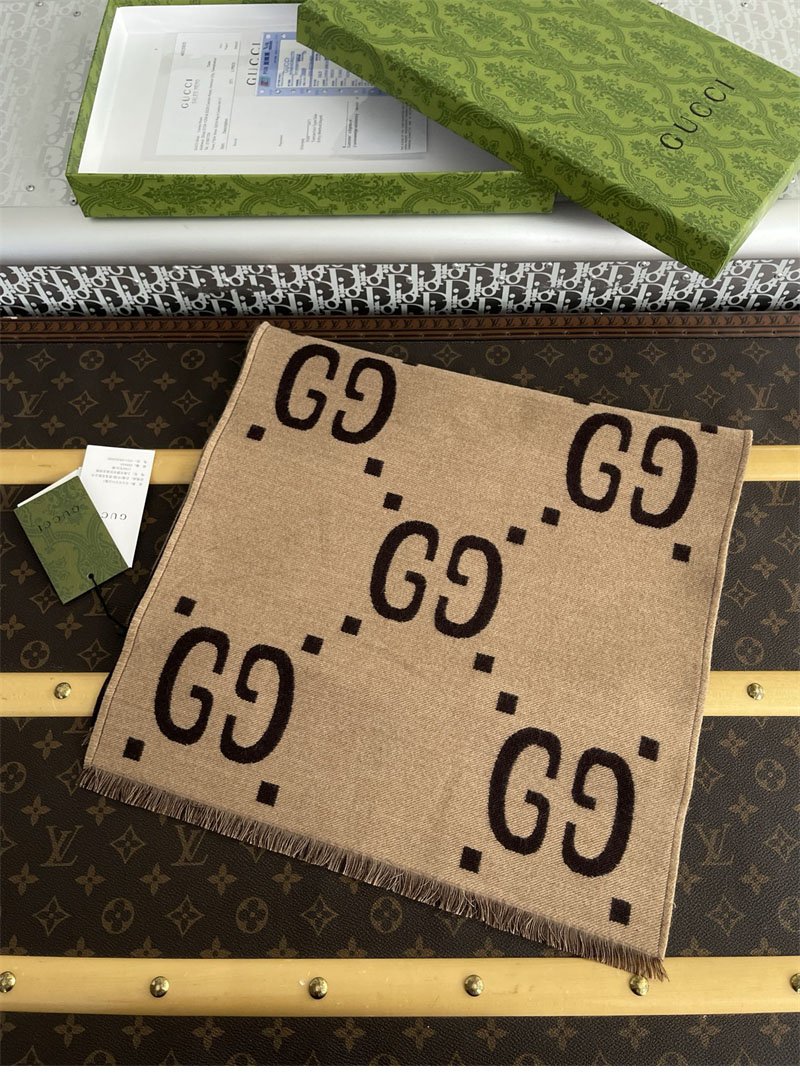 구찌 GG 자카드 울 실크 스카프