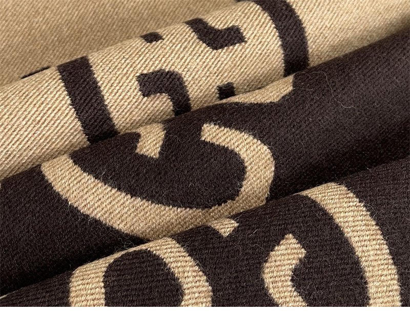 구찌 GG 자카드 울 실크 스카프