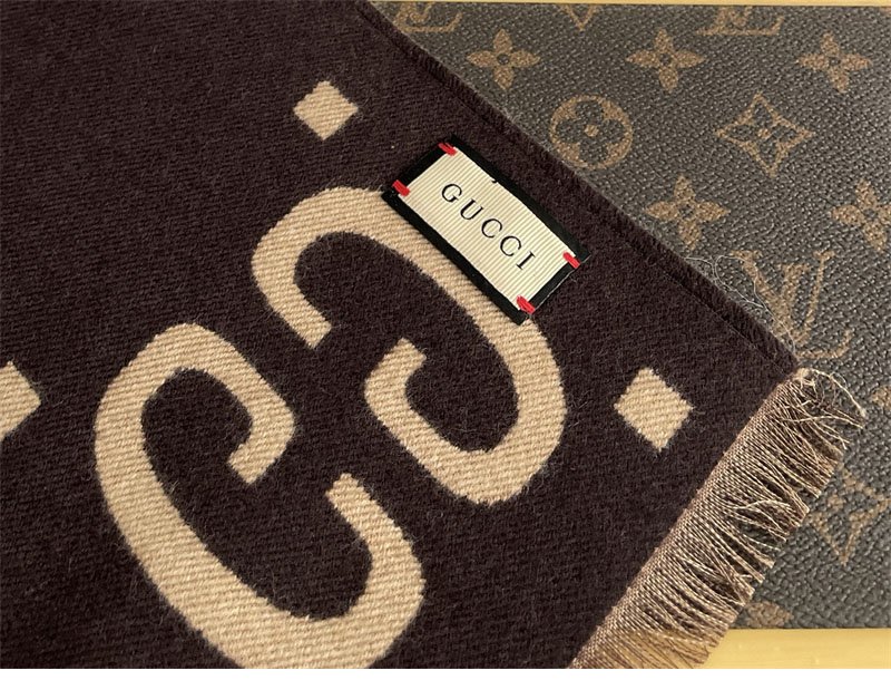 구찌 GG 자카드 울 실크 스카프