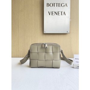 보테가 베네타 Cassette Camera Bag