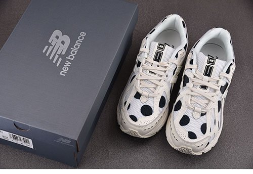 뉴발란스 1906R 폴카 도트 화이트 M1906RPC