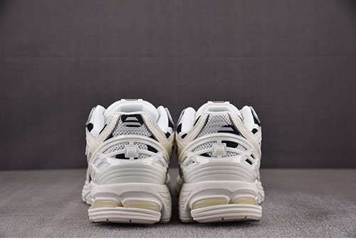 뉴발란스 1906R 폴카 도트 화이트 M1906RPC