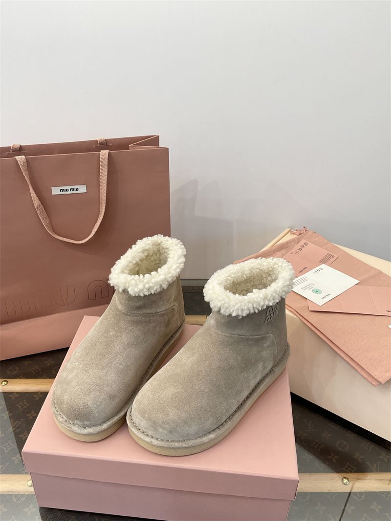 미우미우 시어링 어그 부츠 스웨이드