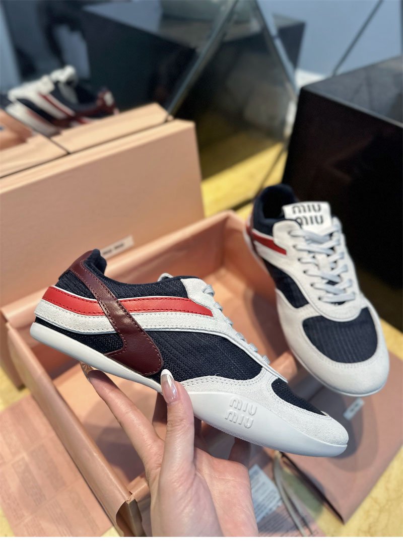 미우미우 김나지움 기능성 스웨이드 스니커즈 블루/버건디
