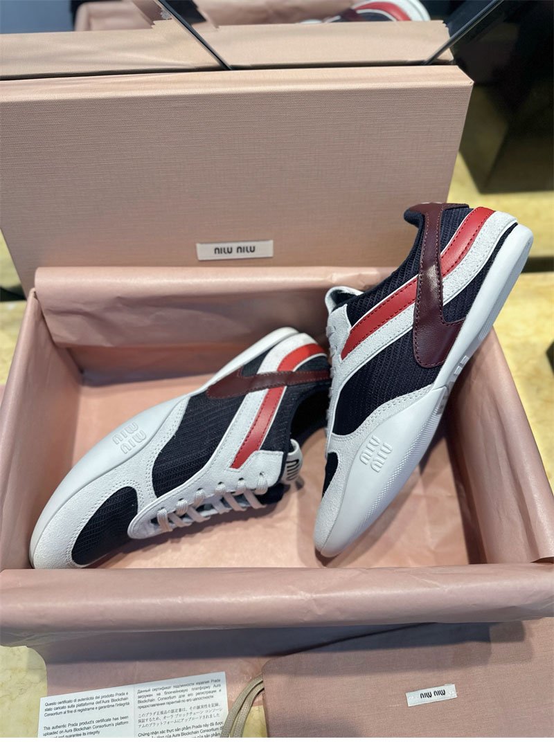 미우미우 김나지움 기능성 스웨이드 스니커즈 블루/버건디