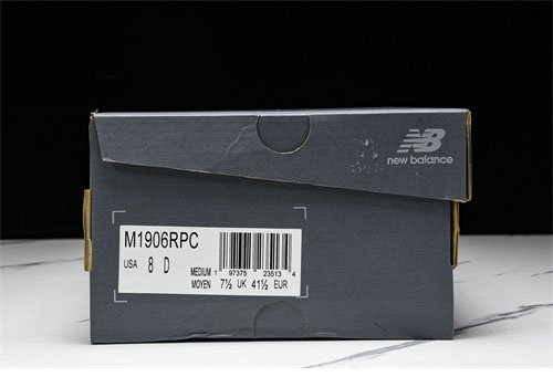 뉴발란스 1906R 폴카 도트 스니커즈 M1906RPC